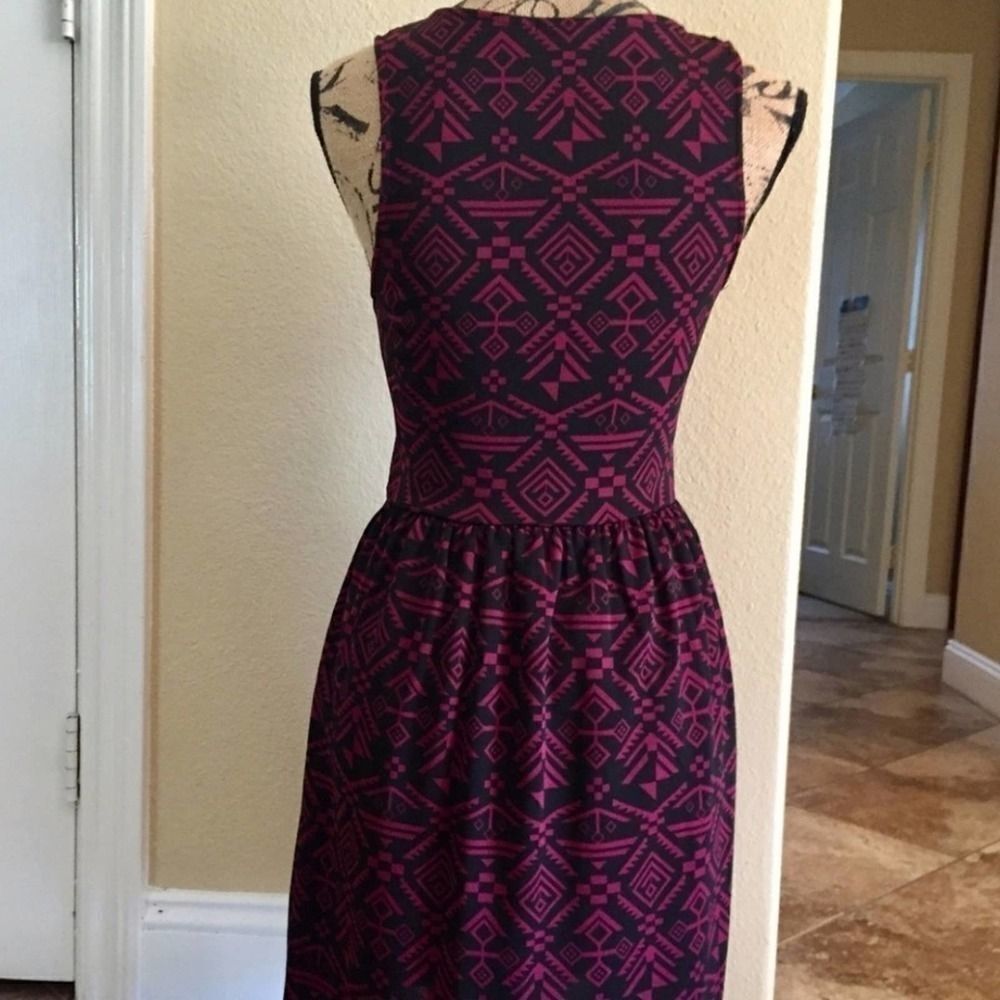 ‎Everly Aztec V-Neck A-line Dress Small - Picture 5 of 7